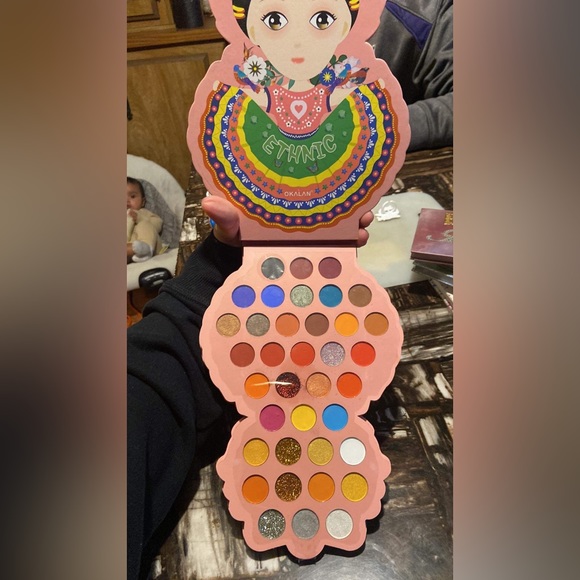 Makeup - Picture 4 of 9